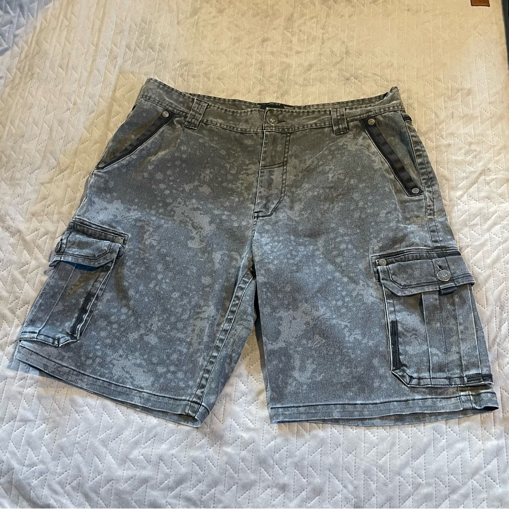Affliction cargo shorts mens 40 pre-owned condition‎